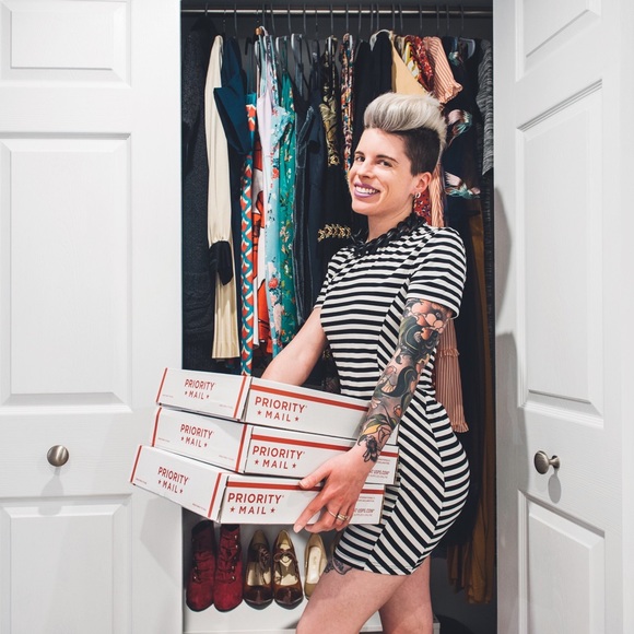 Meet Your Posher - Carolyn - Picture 2 of 5